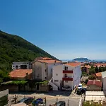 Sea View Lazi
